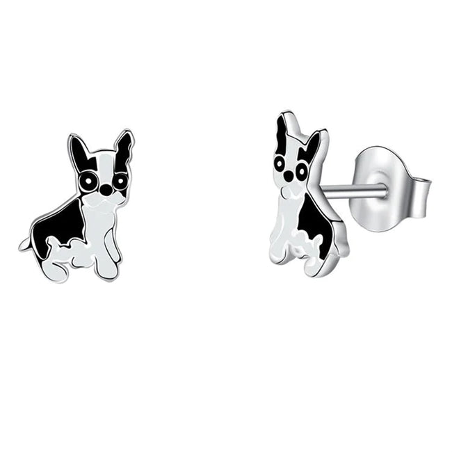 ByBirch børneørestikker i 925 sterlingsølv med sort og hvid emalje, bulldogmotiv, 11x8 mm.